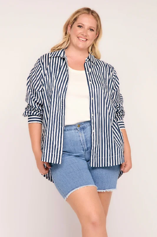 Women's Blouse with Notched CollarOversized Boyfriend Shirt in Striped Navy