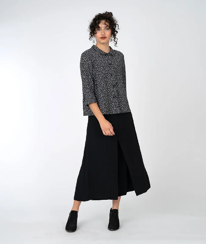 Women's Blouse with Bell SleevesNiche - Leaf Jaquard - Twinbutton Top